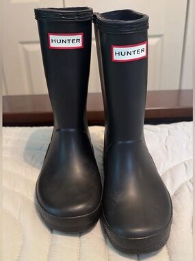 Hunter Black Rain Boot with Red Logo Accent